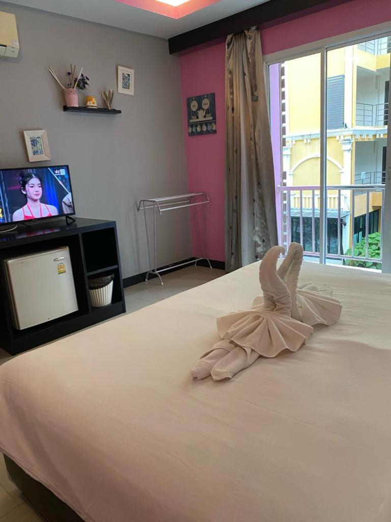 Lavender Patong Hotel Exterior photo
