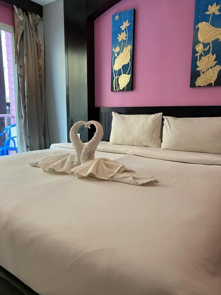 Lavender Patong Hotel Exterior photo