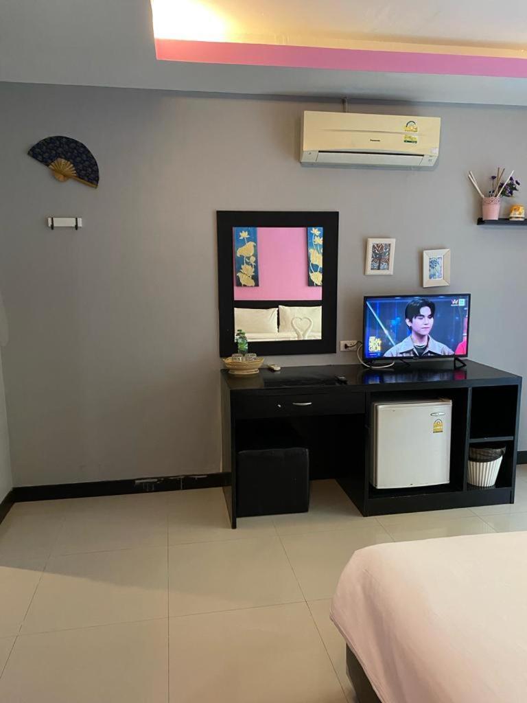Lavender Patong Hotel Exterior photo