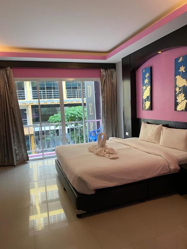 Lavender Patong Hotel Exterior photo