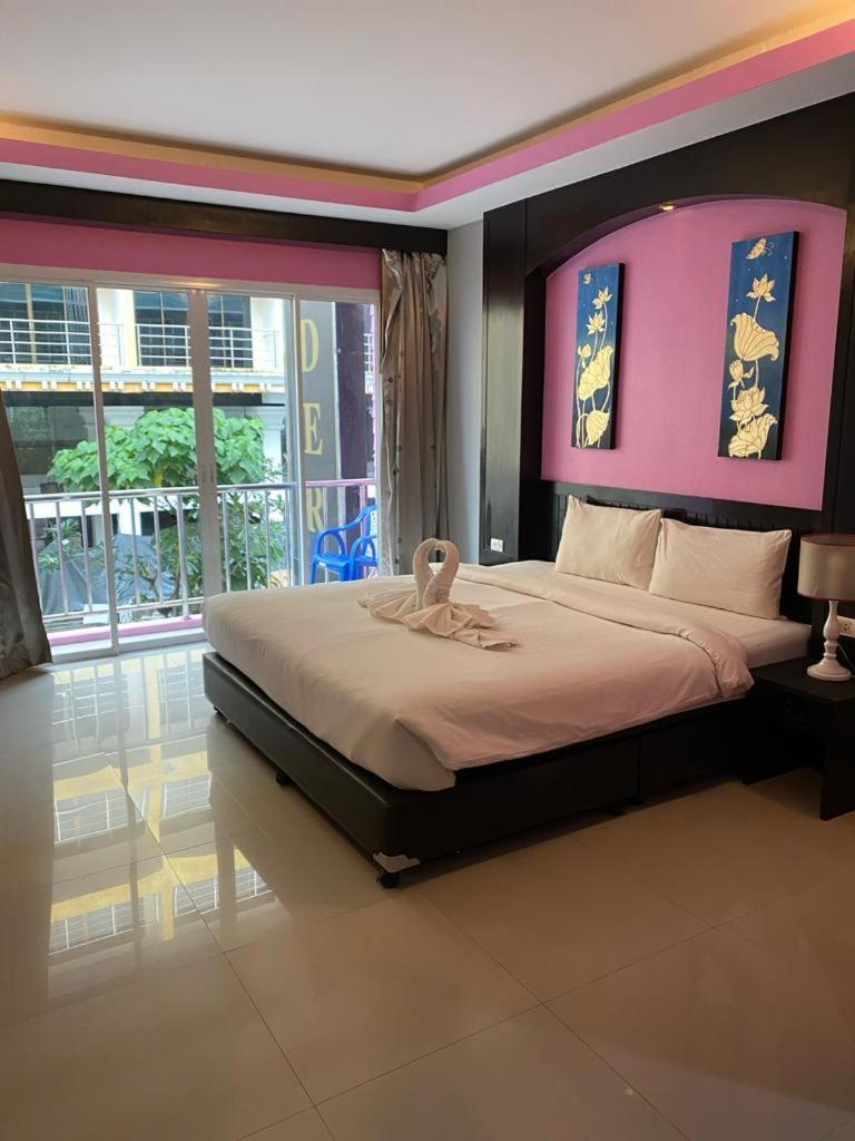 Lavender Patong Hotel Exterior photo