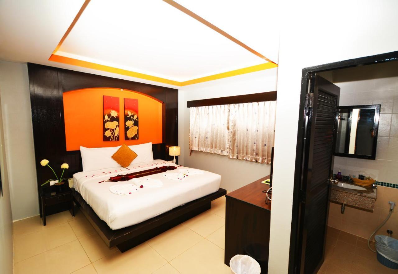 Lavender Patong Hotel Exterior photo