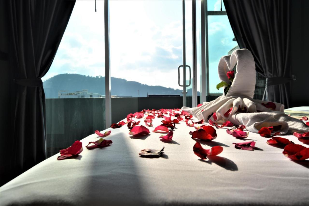 Lavender Patong Hotel Exterior photo