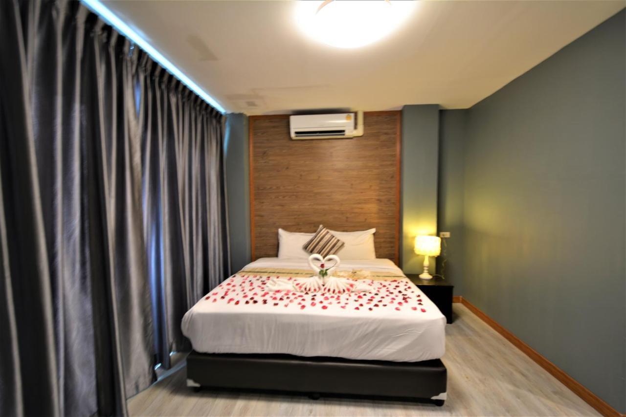 Lavender Patong Hotel Exterior photo